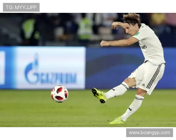 法丙精彩瞬间35米远射破门球员展现绝佳技术与力量